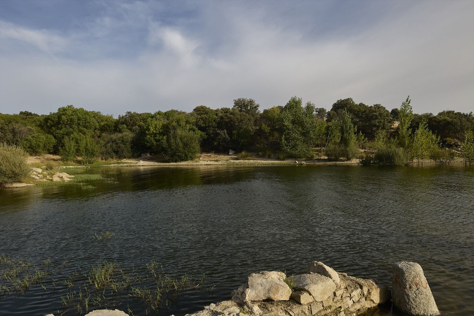 Vista del embalse de Valmayor, en Valdemorillo, Madrid