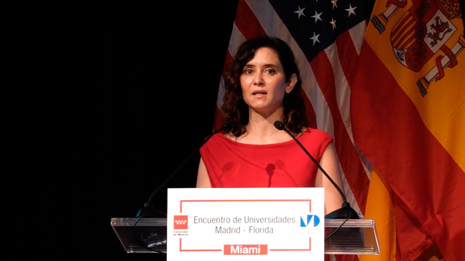 Ayuso anuncia un programa para incorporar profesores visitantes a las universidades públicas madrileñas