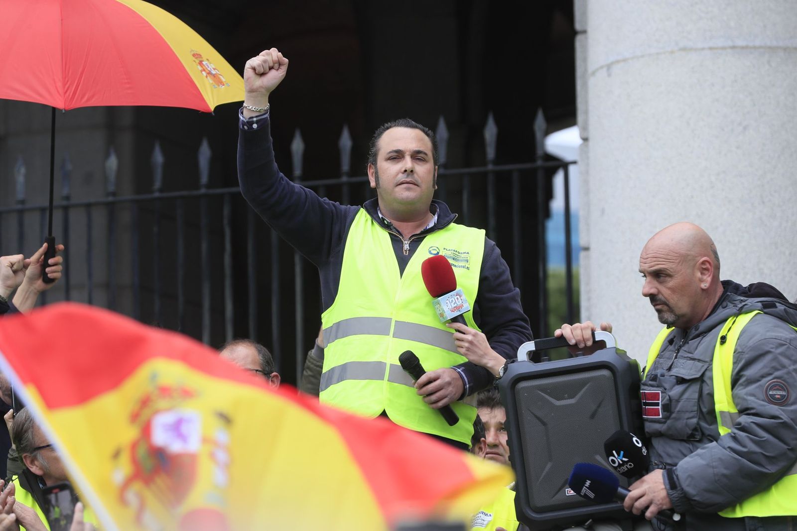 La patronal madrileña pide al Gobierno que se reúna ya "con los que están en las calles y parando las carreteras"