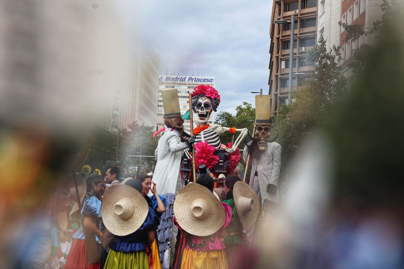 Fotogaleria: El desfile de la Hispanidad llena de color la Gran Vía