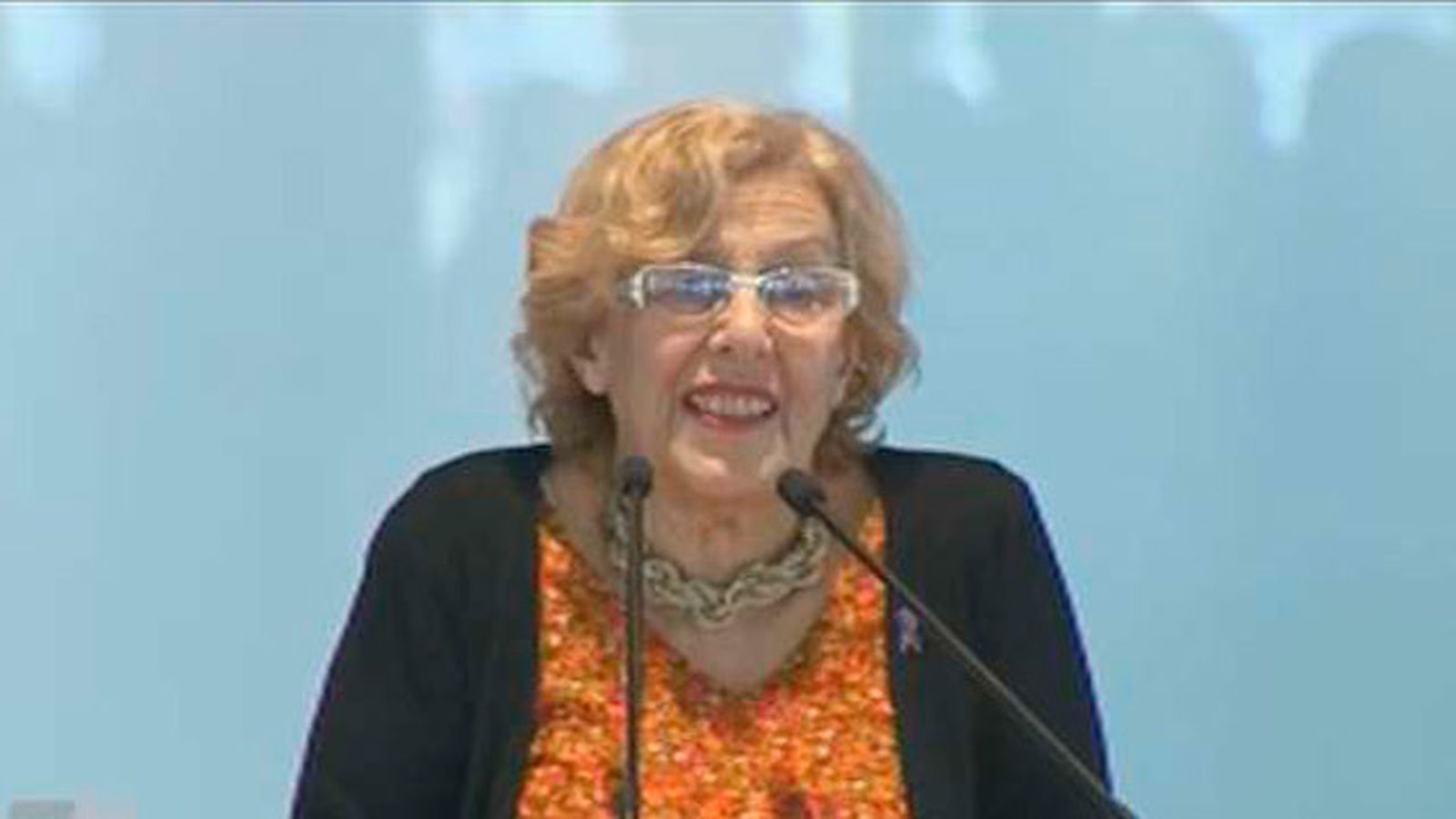 Carmena cuestiona a los partidos como mejor representación de la vida pública