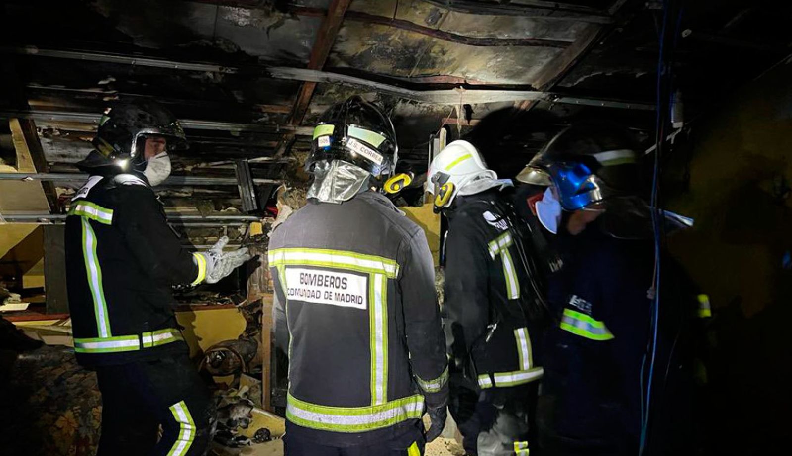 Bomberos, en la vivienda incendiada