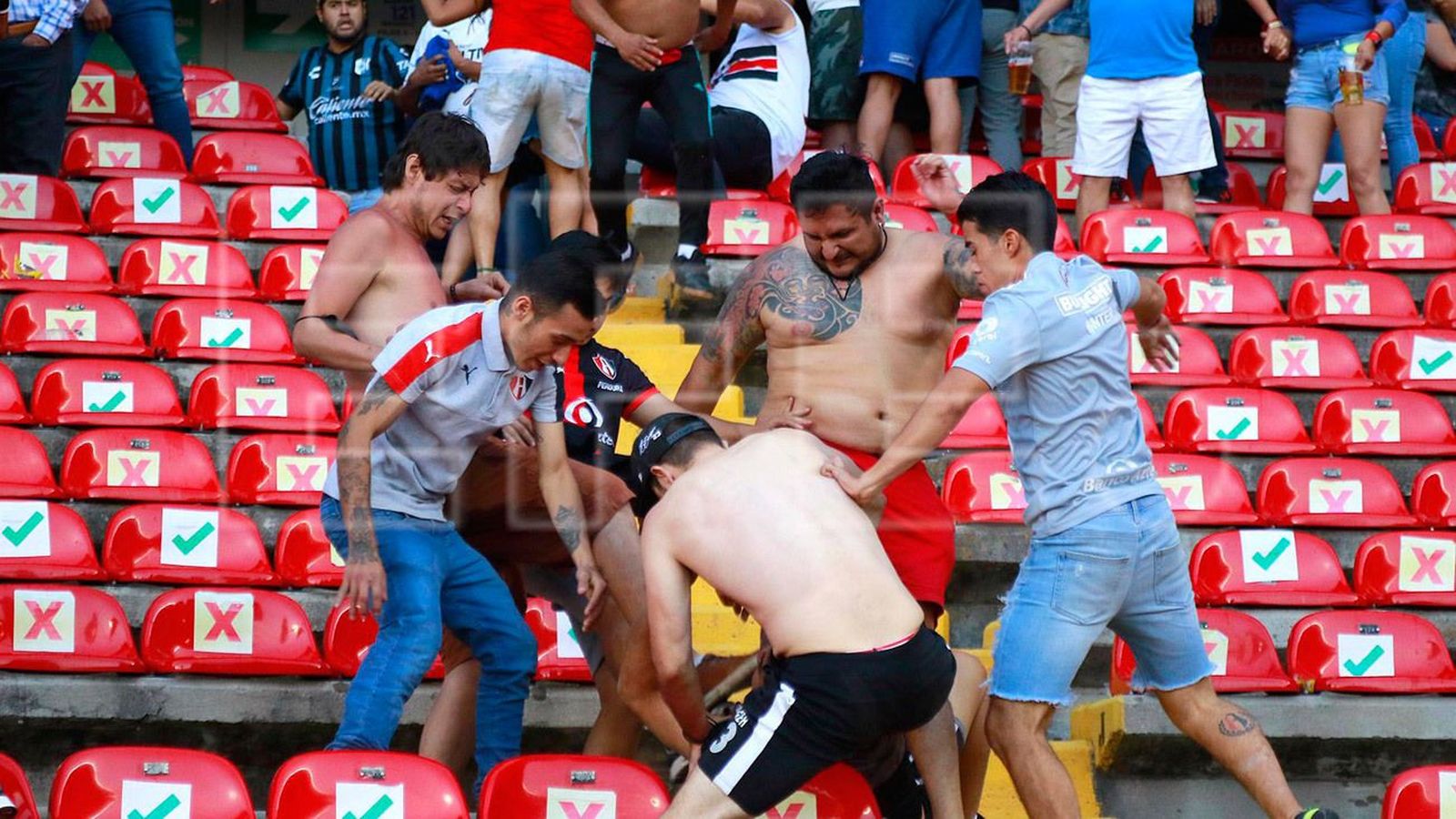 Violencia extrema en un partido de fútbol en México: 17 muertos y decenas de heridos