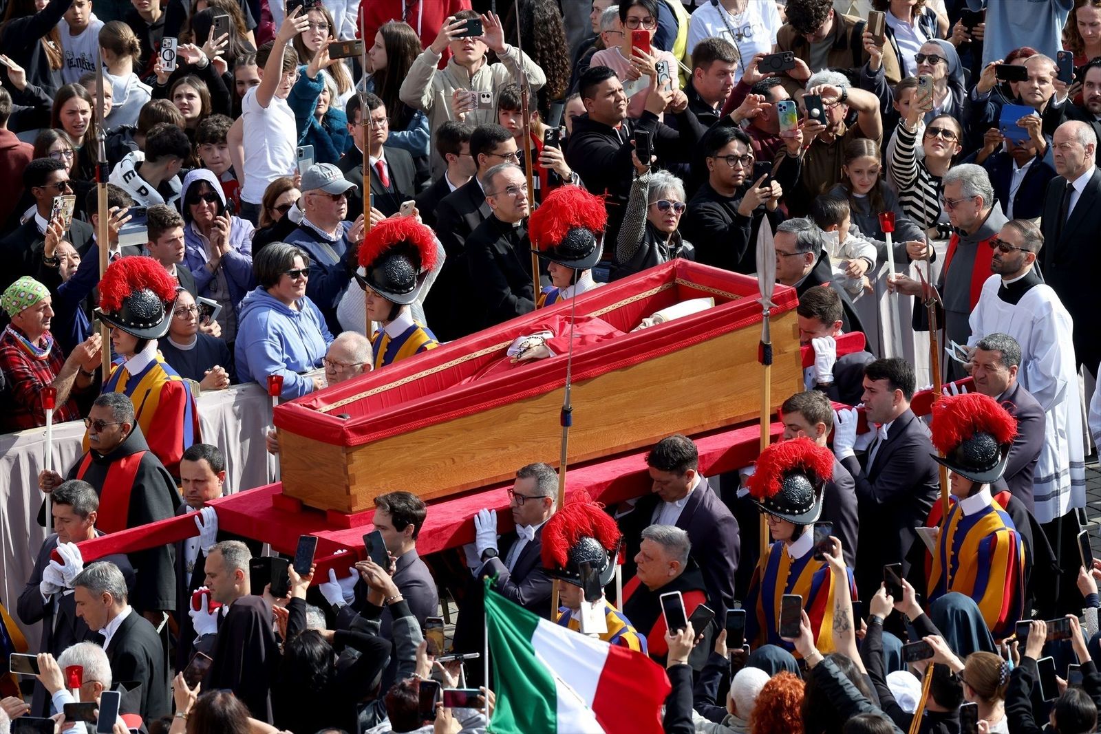 El féretro del papa Francisco ya se encuentra en la Basílica de San Pedro