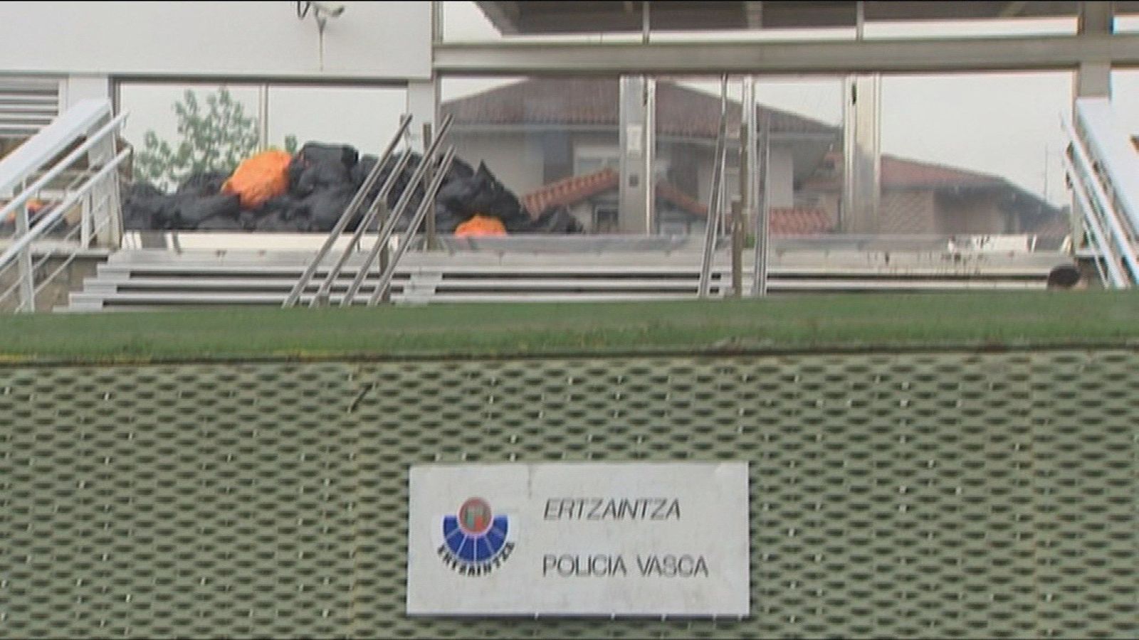 Las basuras 'amenazan' las comisarías de la Ertzaintza en Guipúzcoa