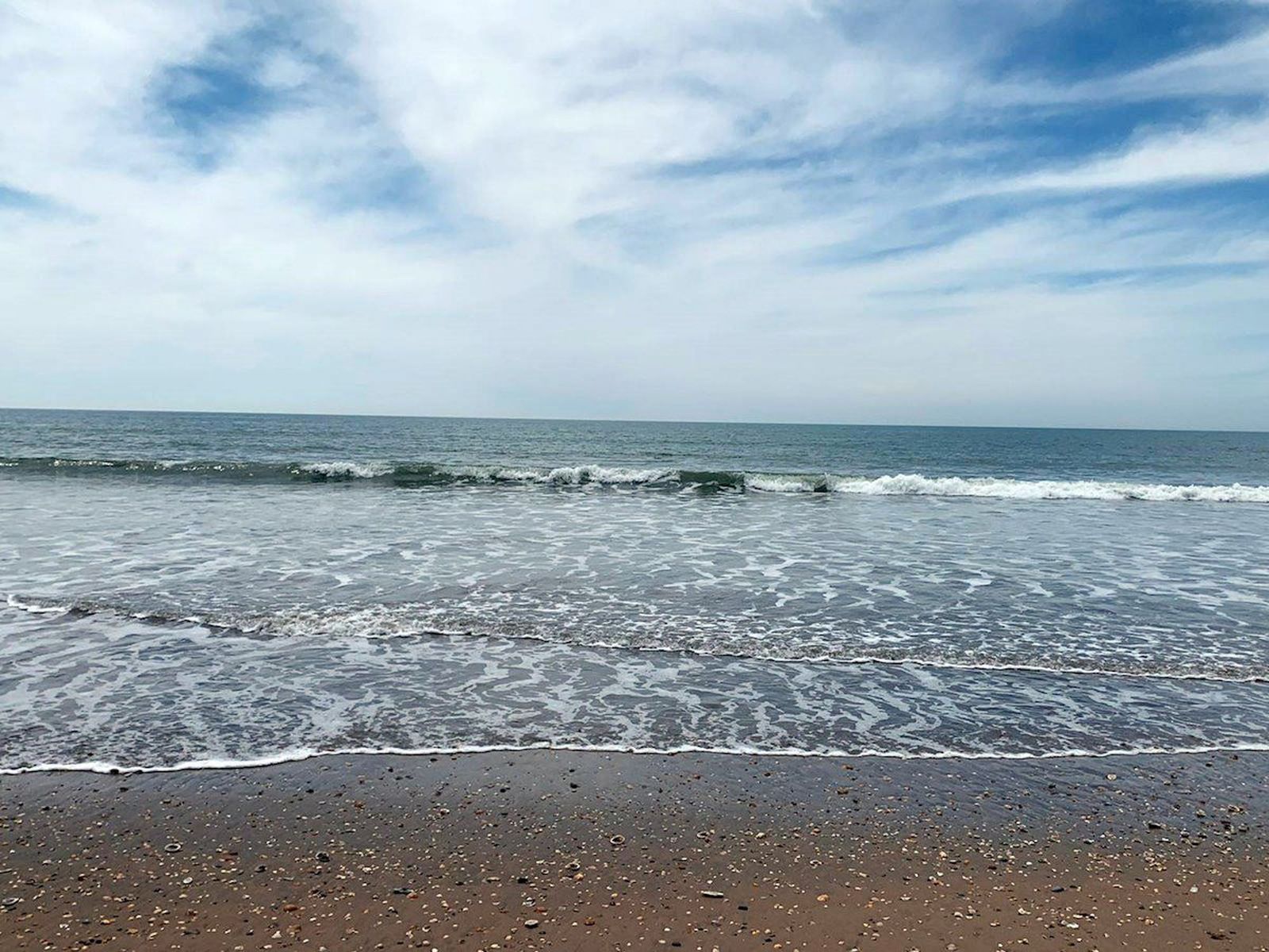 Abiertas al baño las playas andaluzas, menos Málaga y Granada, con control de aforo y distancia social