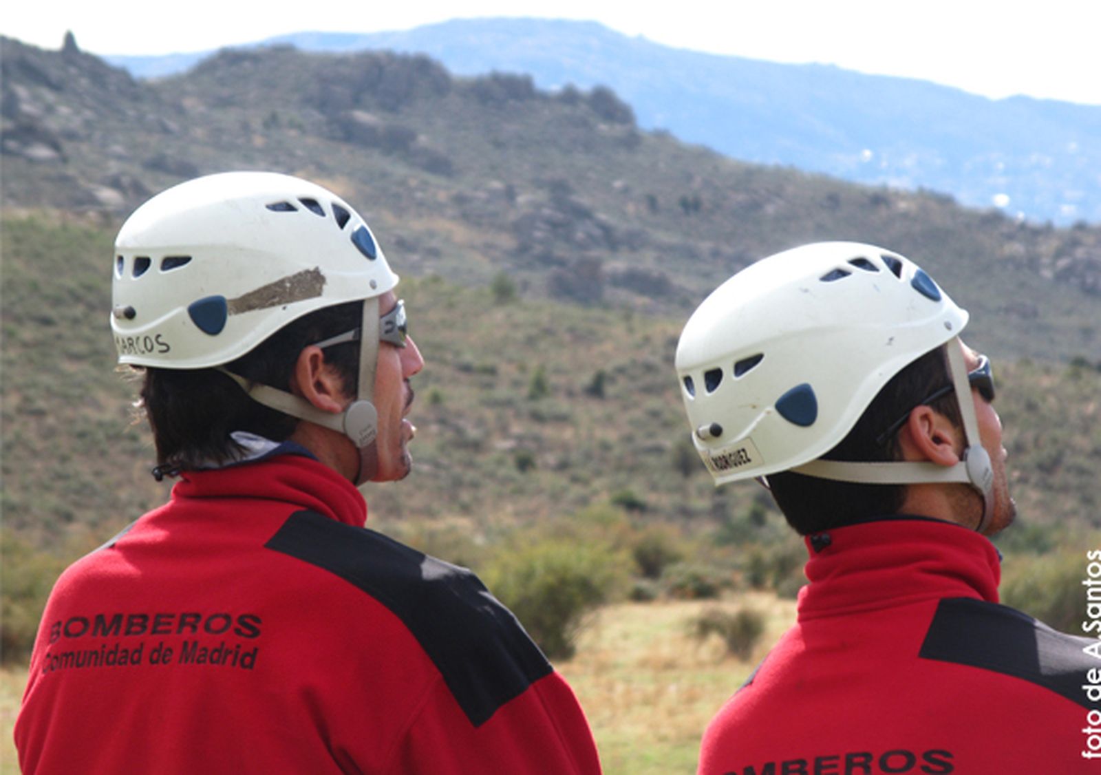 Miembros de GERA observan el rescate