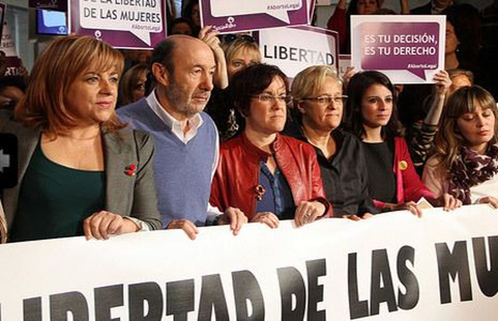 El PSOE se compromete a "parar" una ley que trata a las mujeres como "incapaces"