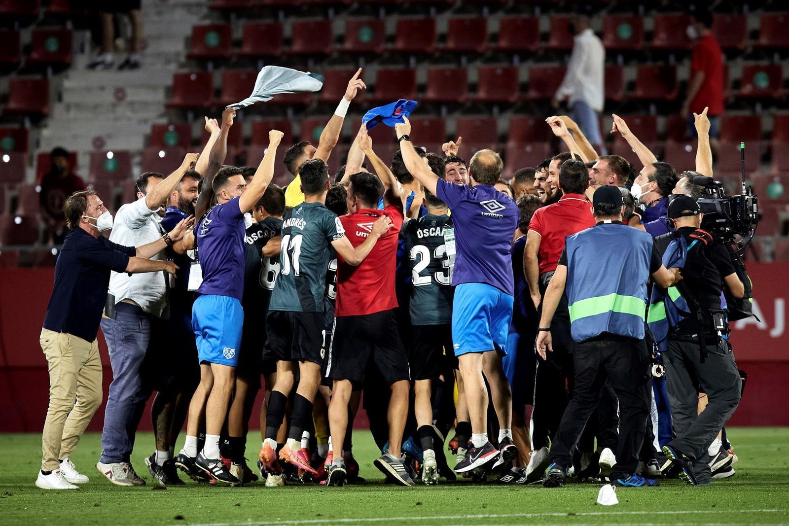 Vallecas celebra el ascenso del Rayo a Primera