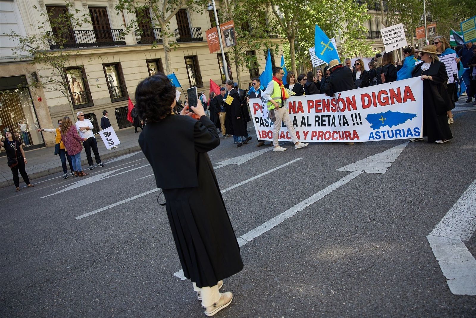 Abogados de toda España reclaman en Madrid poder acceder al régimen de autónomos para tener una pensión digna