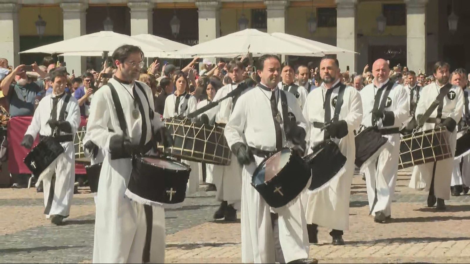 La Tamborrada de Resurrección puso el broche final a la Semana Santa en Madrid