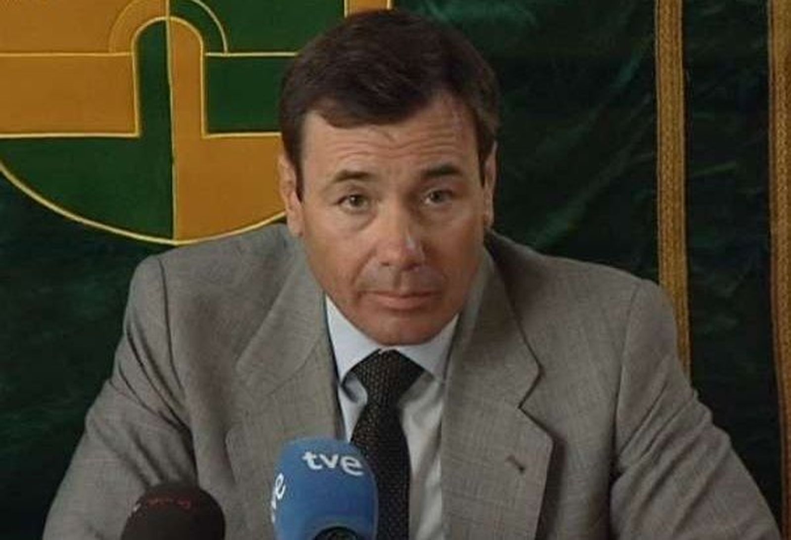 Gómez aplaude la posición del PSOE, pero daría un “no como una catedral” a los recortes