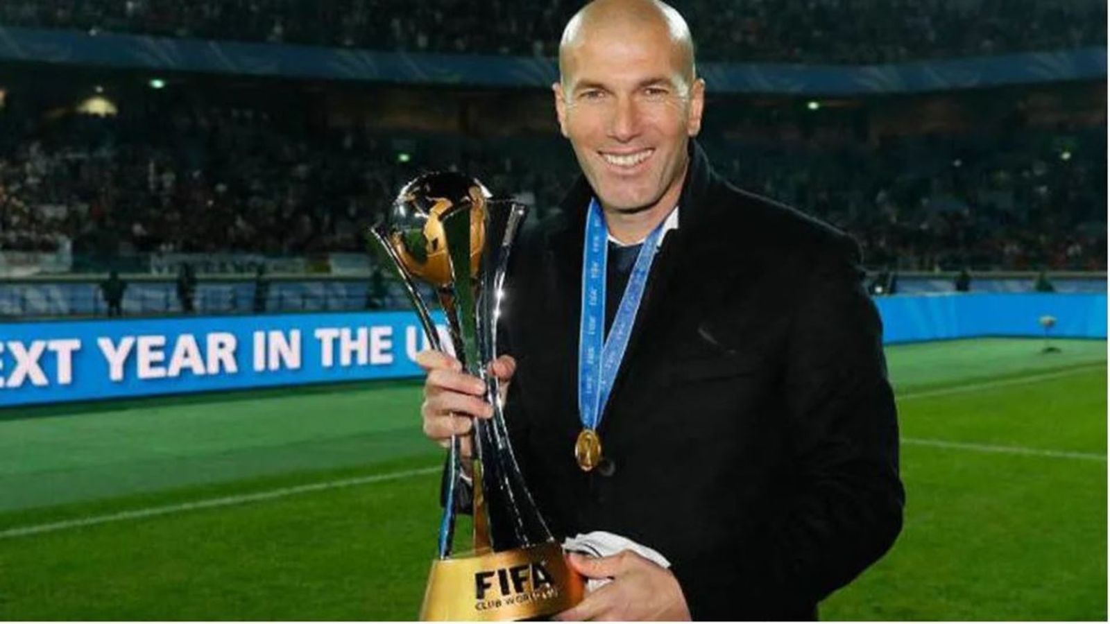 Zidane, con la copa del Mundial de Clubes