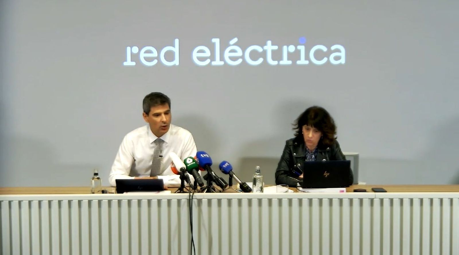 Eduardo Prieto (izda), director del Servicio de Operaciones de Red Eléctrica