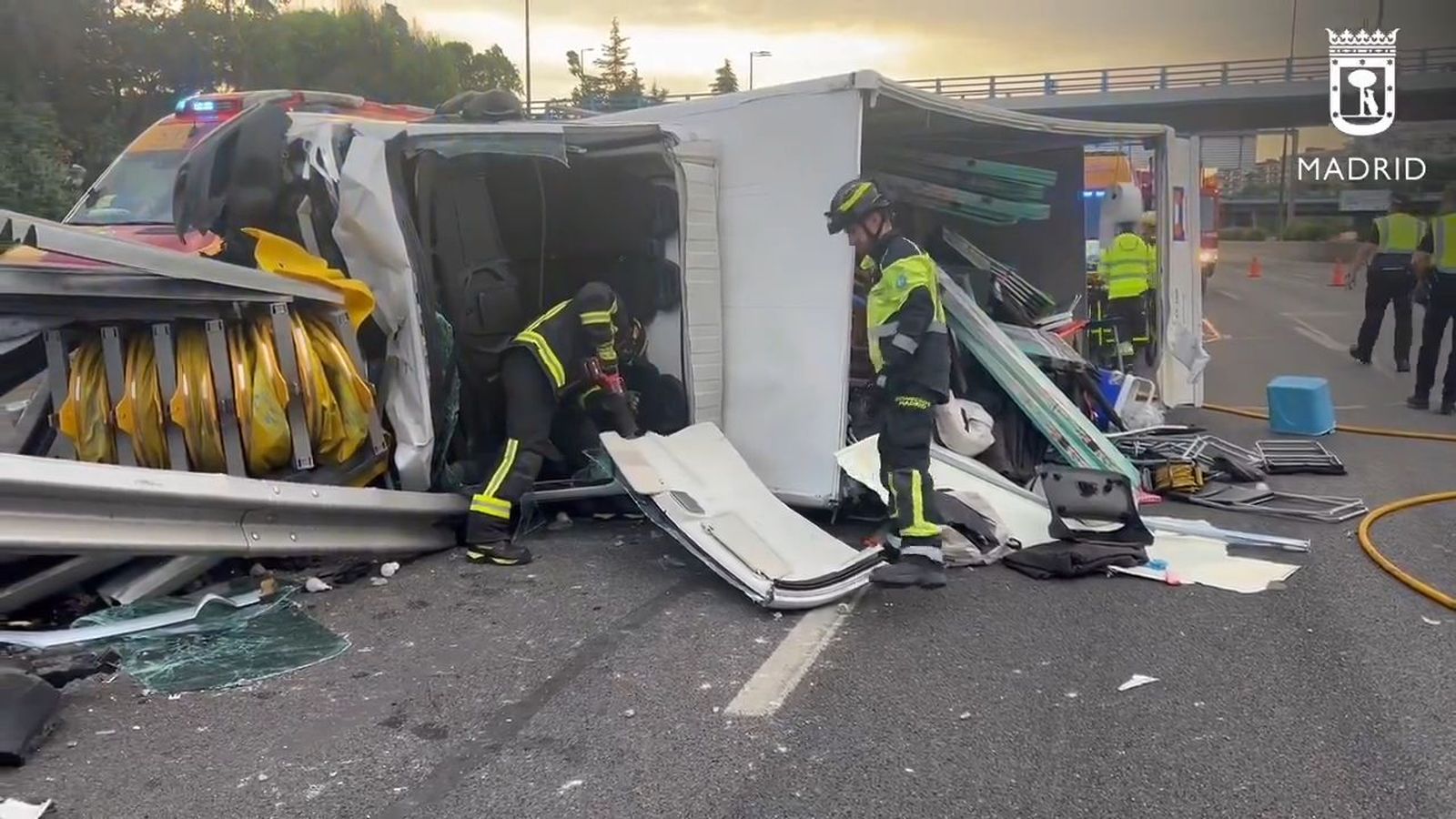 Vuelco de camión en la M-30