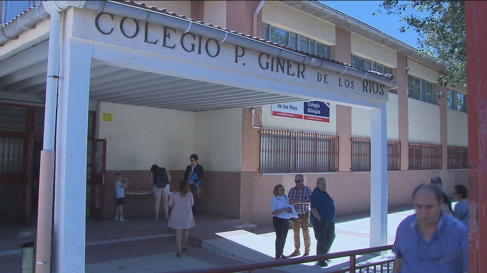 La apertura de un colegio de Parla se retrasa 45 minutos por la falta de un vocal