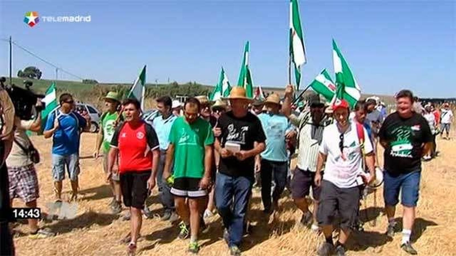 Militantes del SAT se concentran ante la finca 'La  Isla' aunque no la ocupan