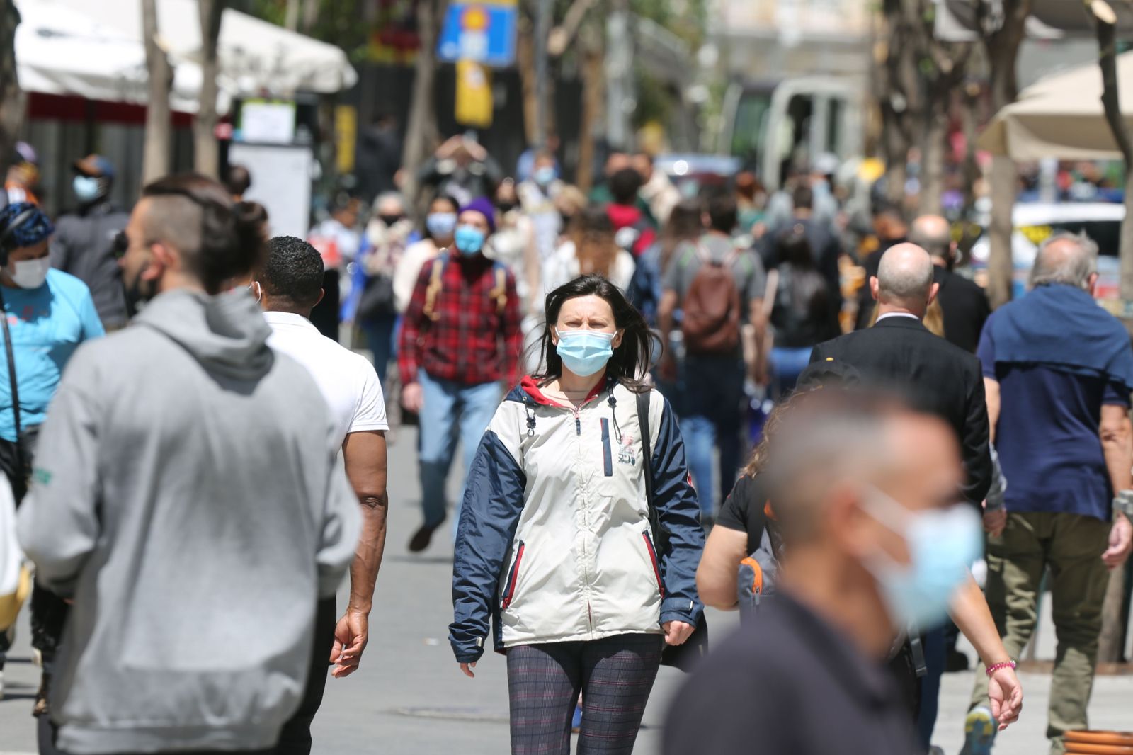 El Gobierno ve "margen" para mantener rebajado el IVA de las mascarillas "si fuera necesario"
