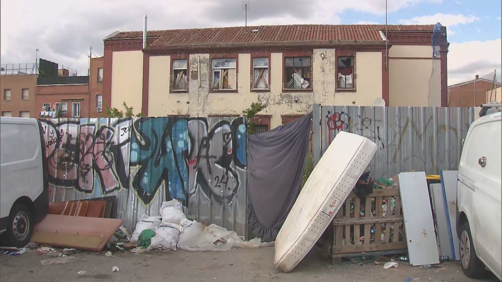 Le semiamputan una mano con un machete en una pelea en Puente de Vallecas