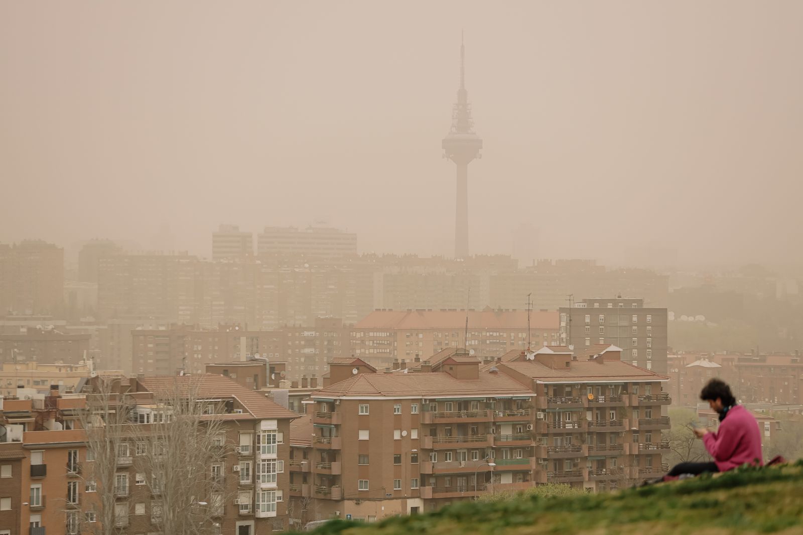 Lluvia de barro en Madrid: las imágenes de la 'Filomena naranja'