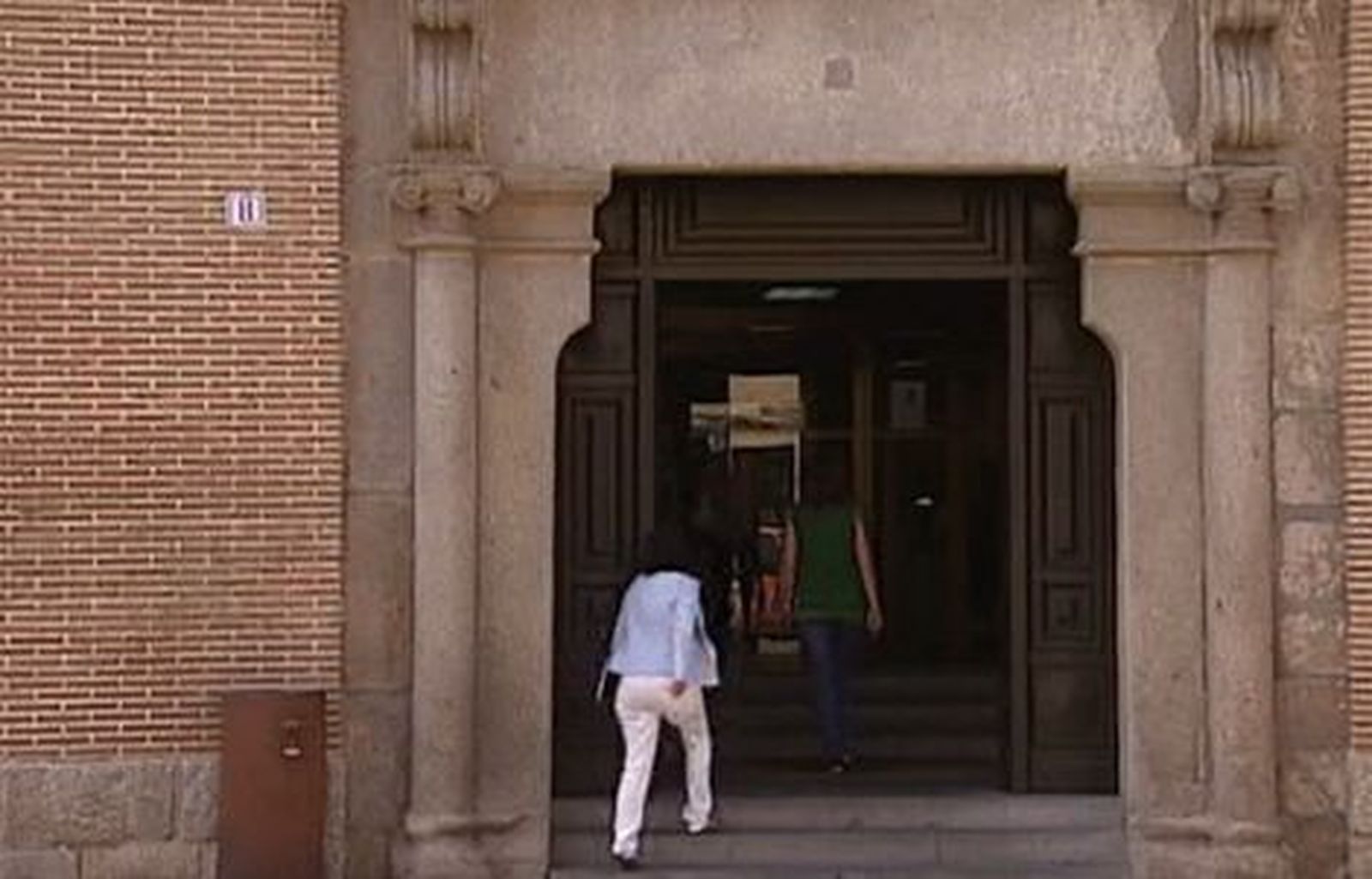 Abandonan a sus hijos