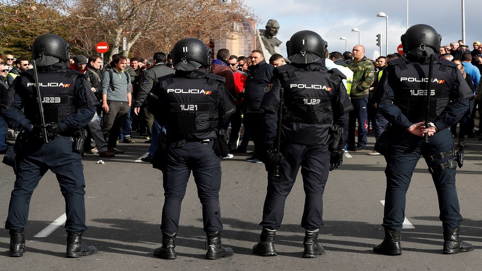 Policías y taxistas en las protestas de Ifema
