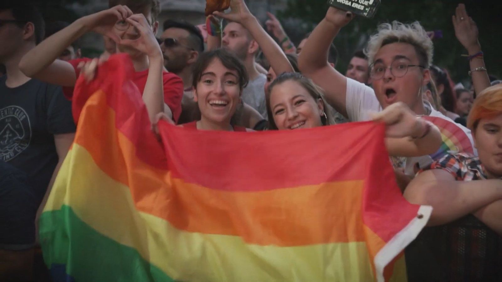Víctor Gutiérrez y Rocío Saiz ponen voz a las fiestas del Orgullo