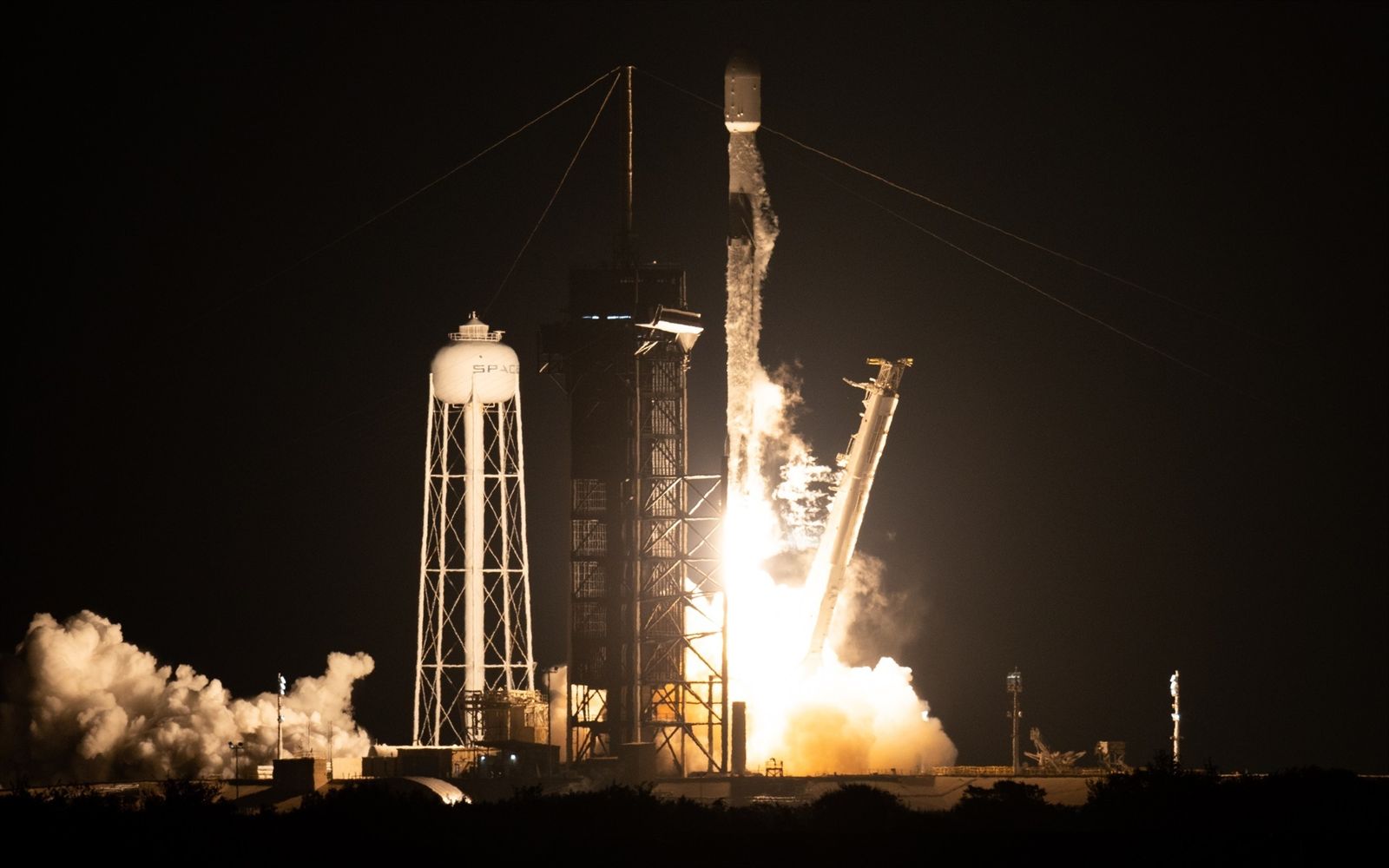 Lanzamiento de un cohete Falcon 9 de la empresa Space X