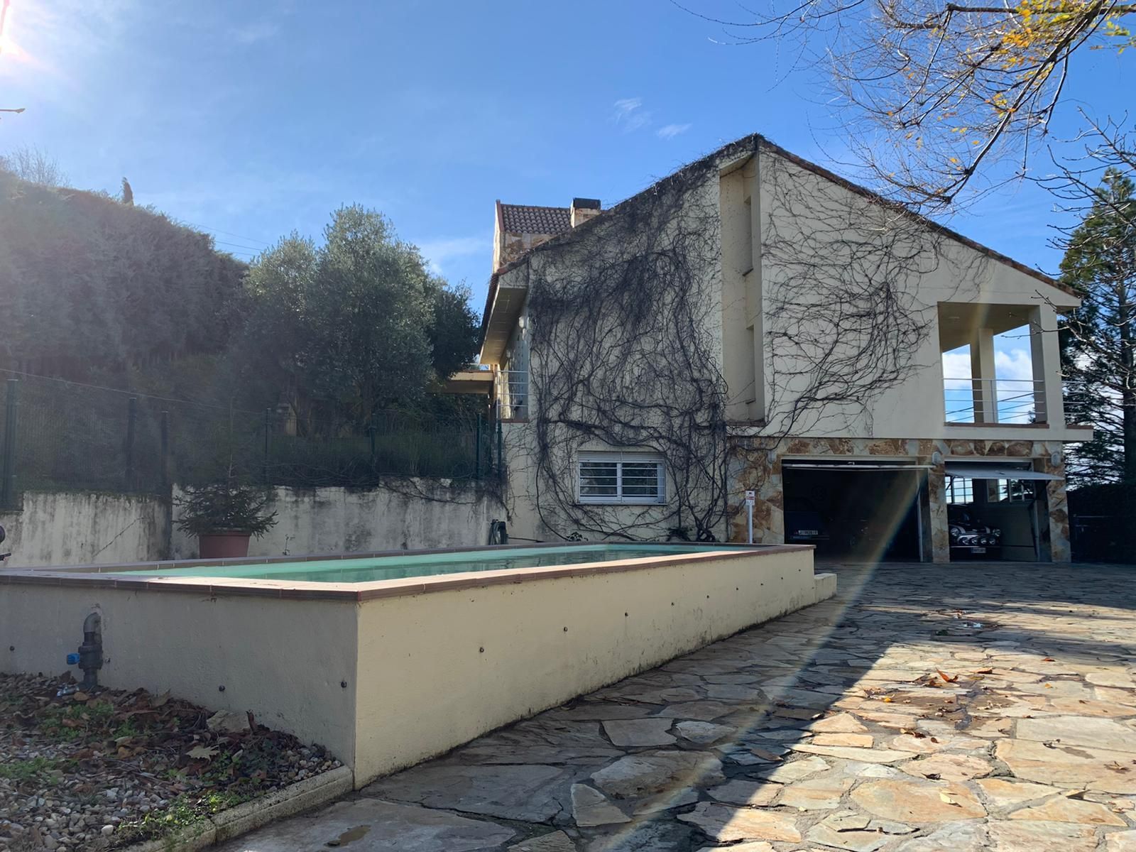 Esta vivienda que por fuera no llama mucho la atención, esconde un tesoro de incalculable valor... ¡las vistas!