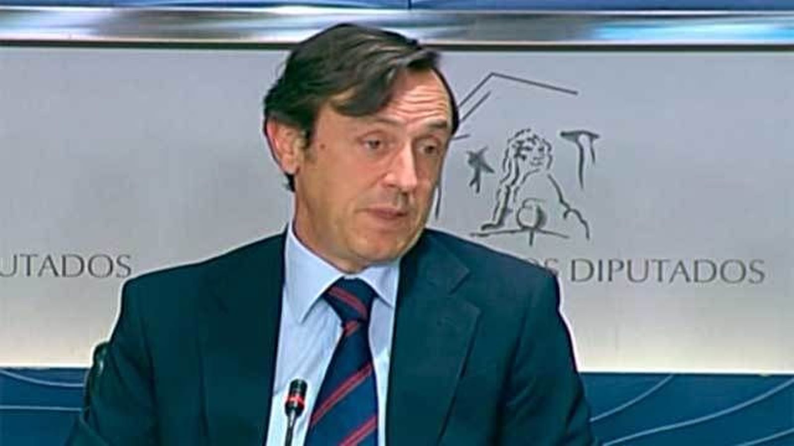 El PP registra en el Congreso su propuesta de prima y doble vuelta para las municipales