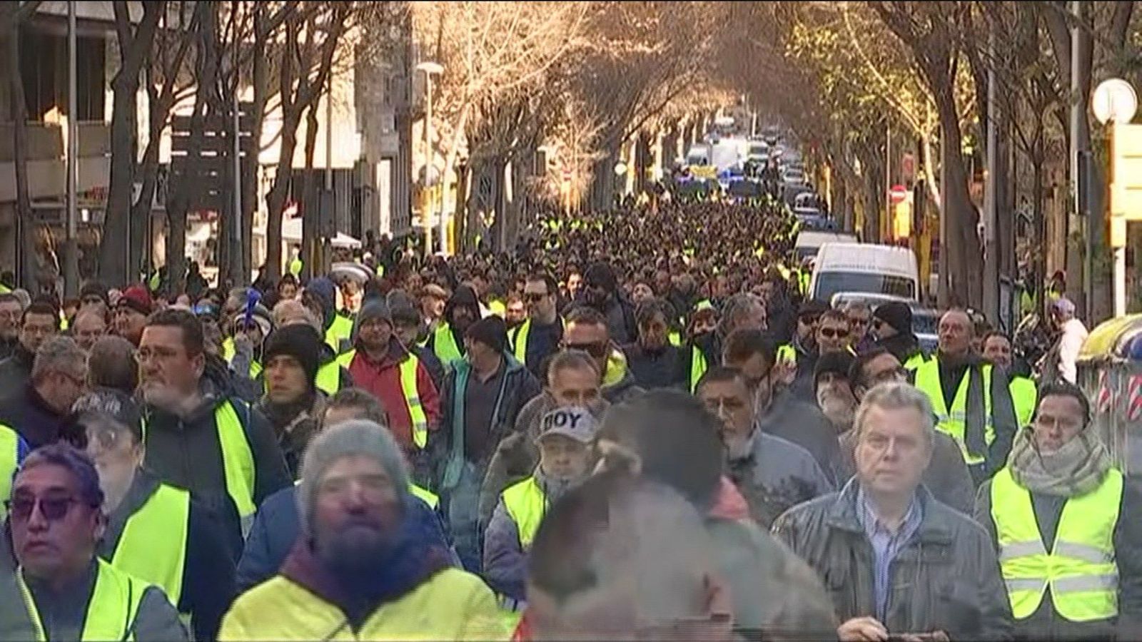 Taxistas de Barcelona amenazan con "medidas más contundentes" si el Govern no rectifica