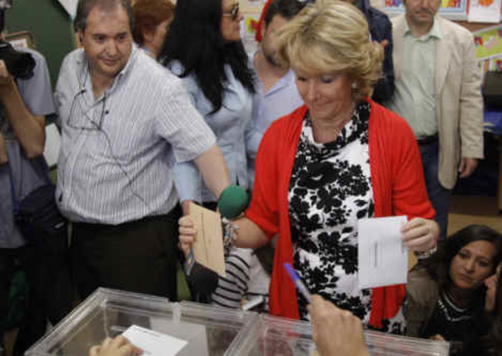 Aguirre anima a los ciudadanos  a votar porque "sin votos no hay democracia"