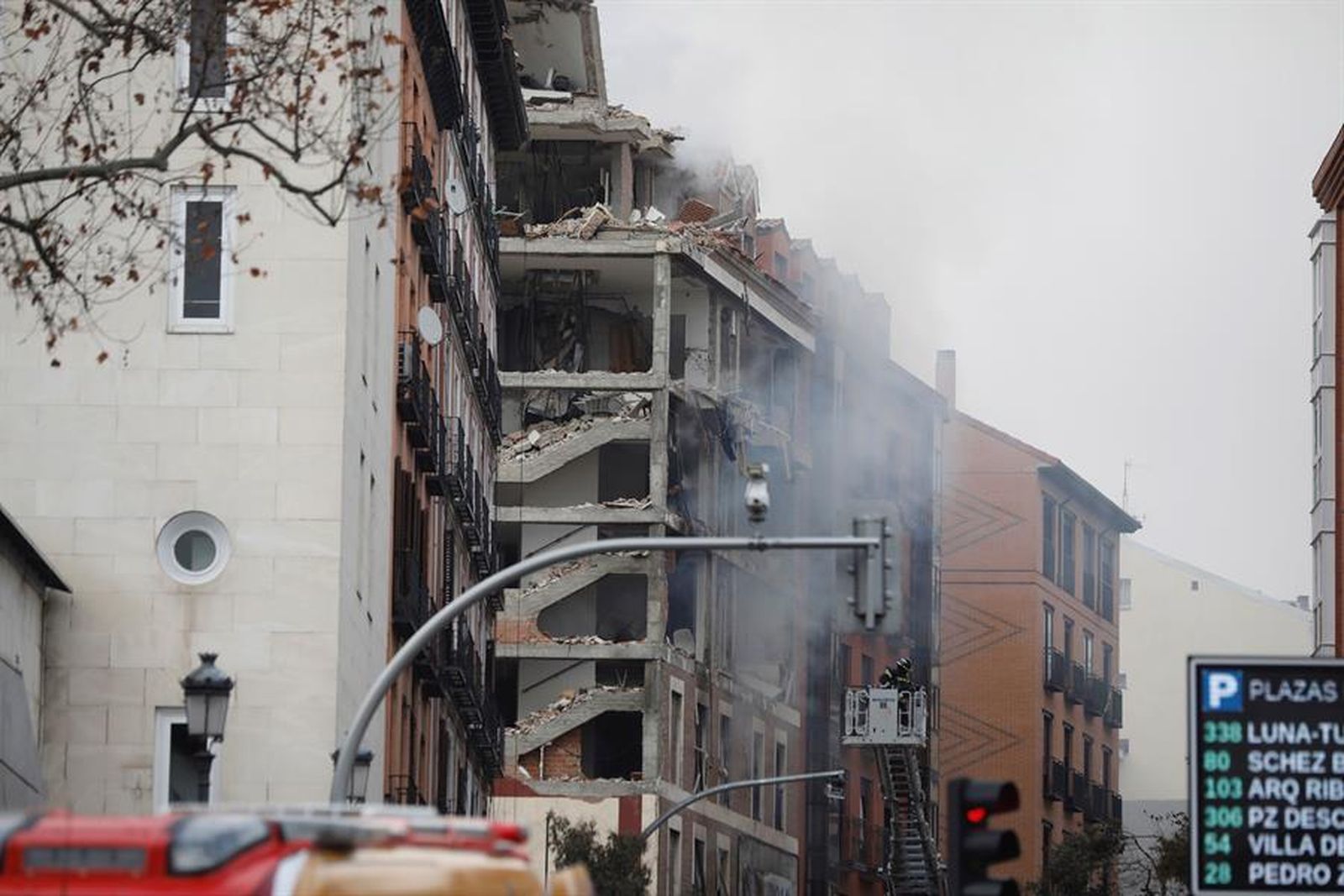 Edificio destrozado tras una explosión en la calle Toledo