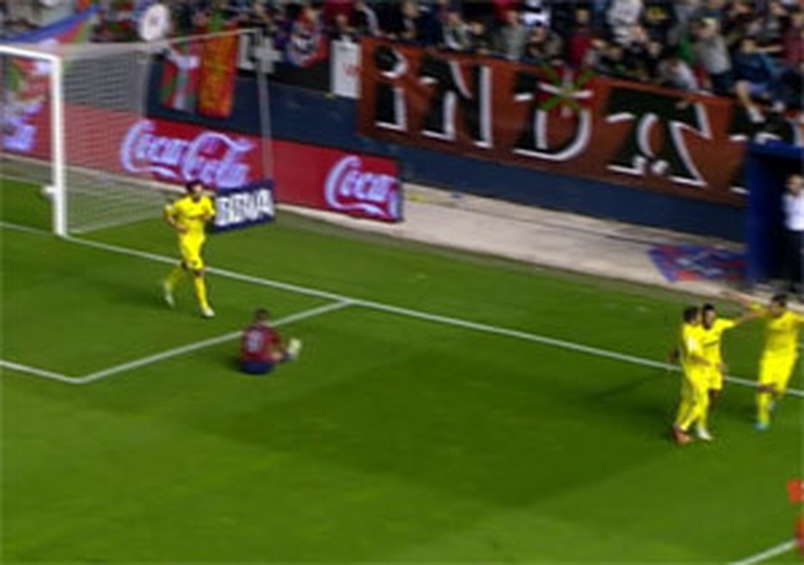 El Villareal golea en el Sadar