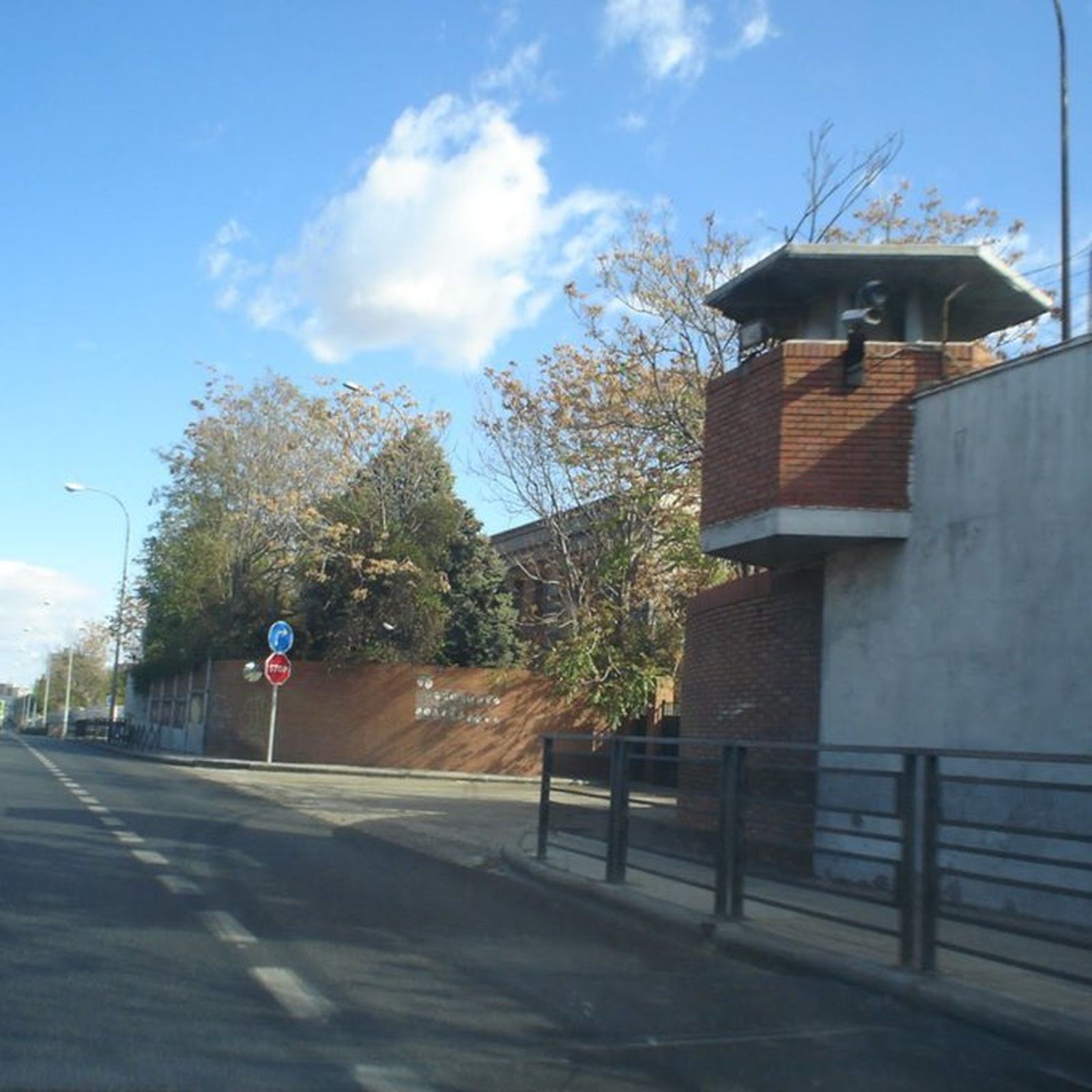 Cuartel del Ejército en el Paseo de Extremadura / A-5 de Madrid