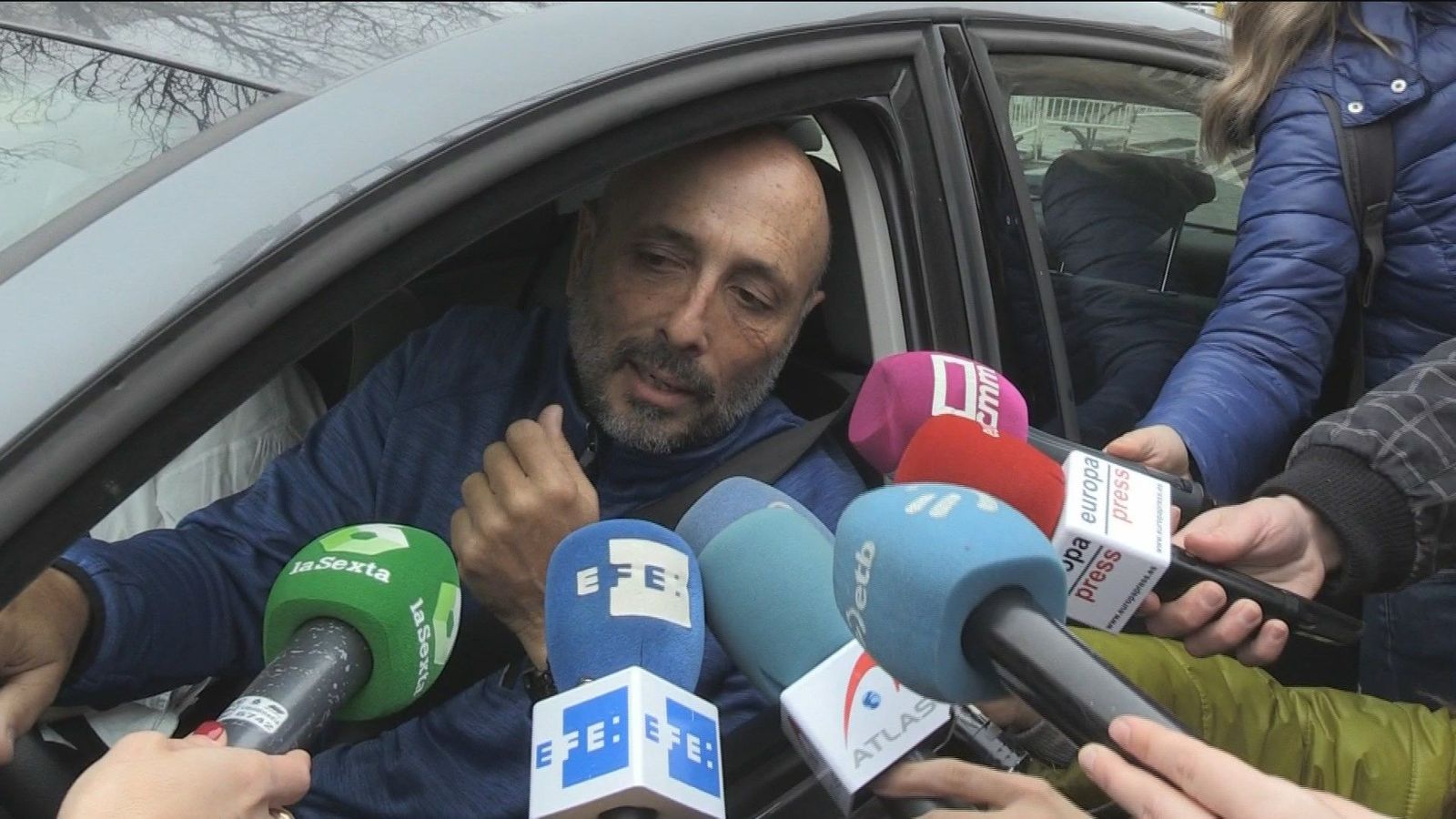 Los españoles en el Gómez Ulla reciben la visita de sus familiares: "Están muy bien de moral"