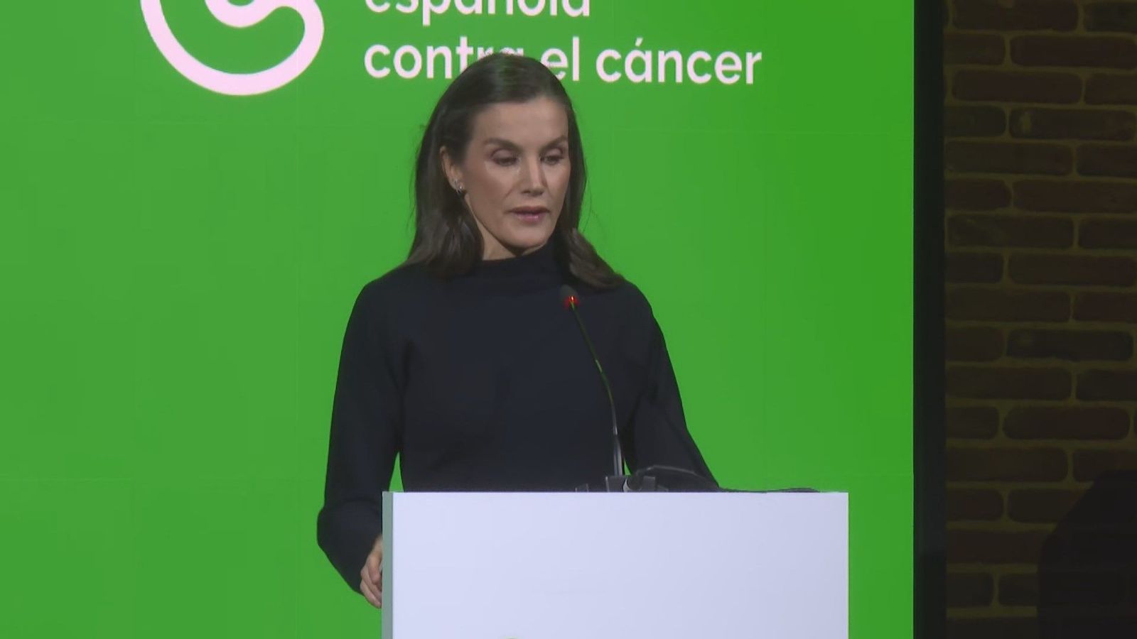 La reina Letizia pide humanizar el cáncer con empatía