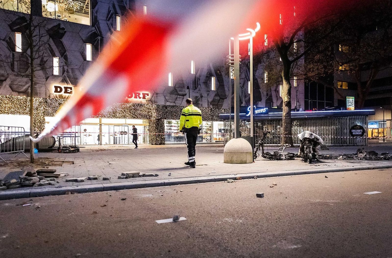 Noche de violencia en Róterdam por las restricciones que alcanzan ya a Austria, Alemania y Francia