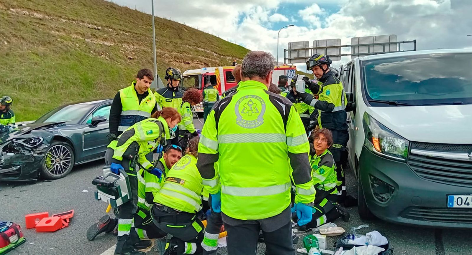 Un motorista herido grave tras chocar con un turismo en la M-40
