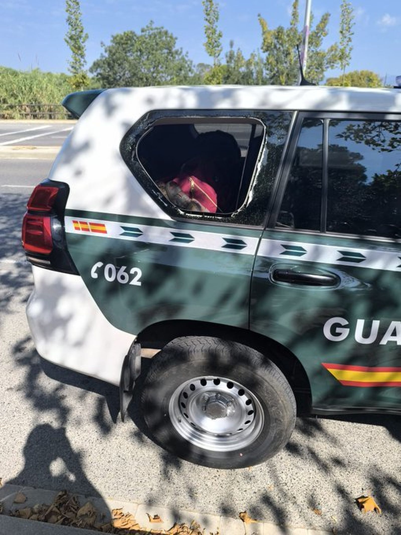 Vehículo de la Guardia Civil apedreado en Tarragona