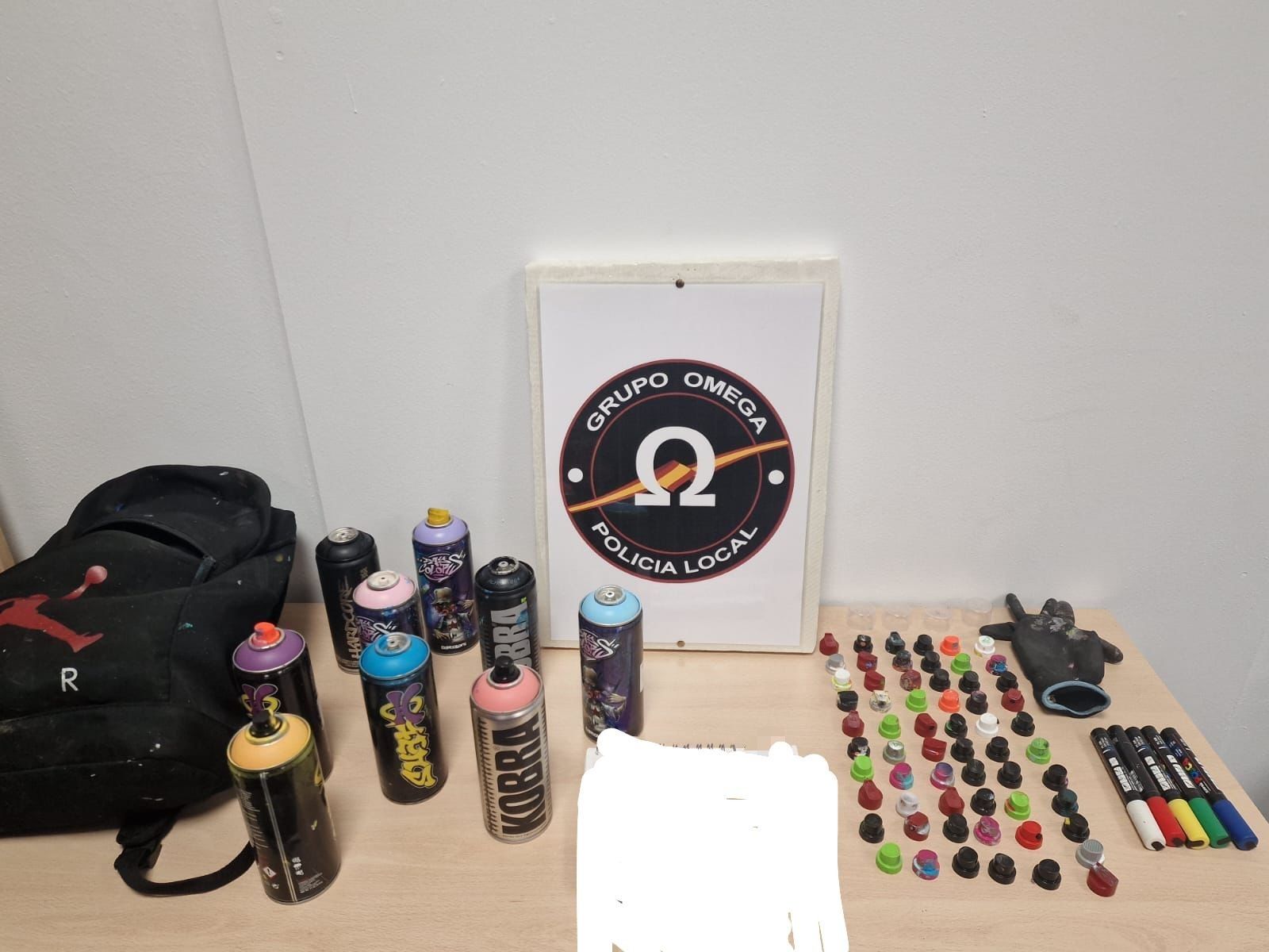 Material intervenido por la Policía Local de San Sebastián de los Reyes a un grafitero