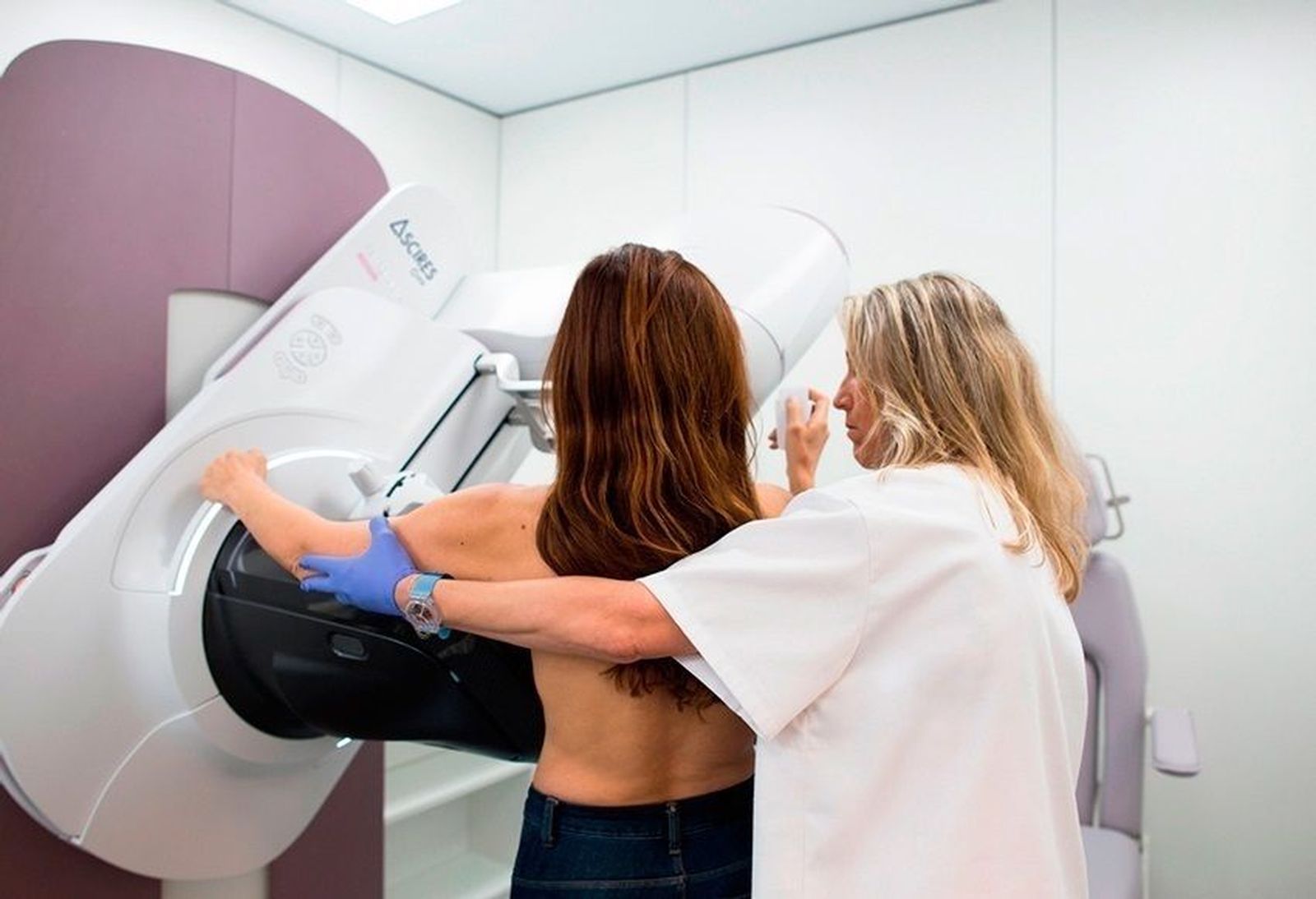 Los cribados de cáncer de mama llegan al Parlamento regional de Madrid