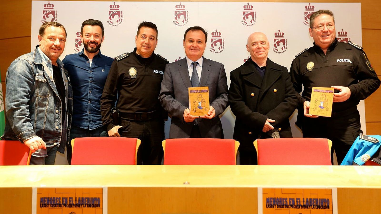 El alcalde de Coslada con representantes de la Policía Local
