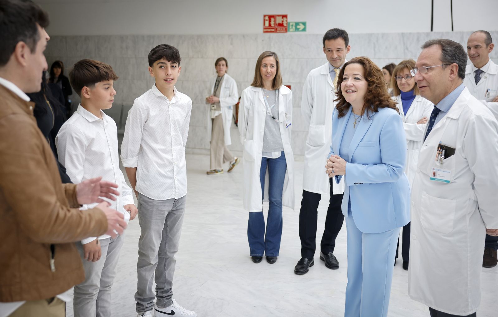 La consejera de Sanidad de la Comunidad de Madrid, Fátima Matute, en una visita al Hospital Puerta de Hierro de Majadahonda