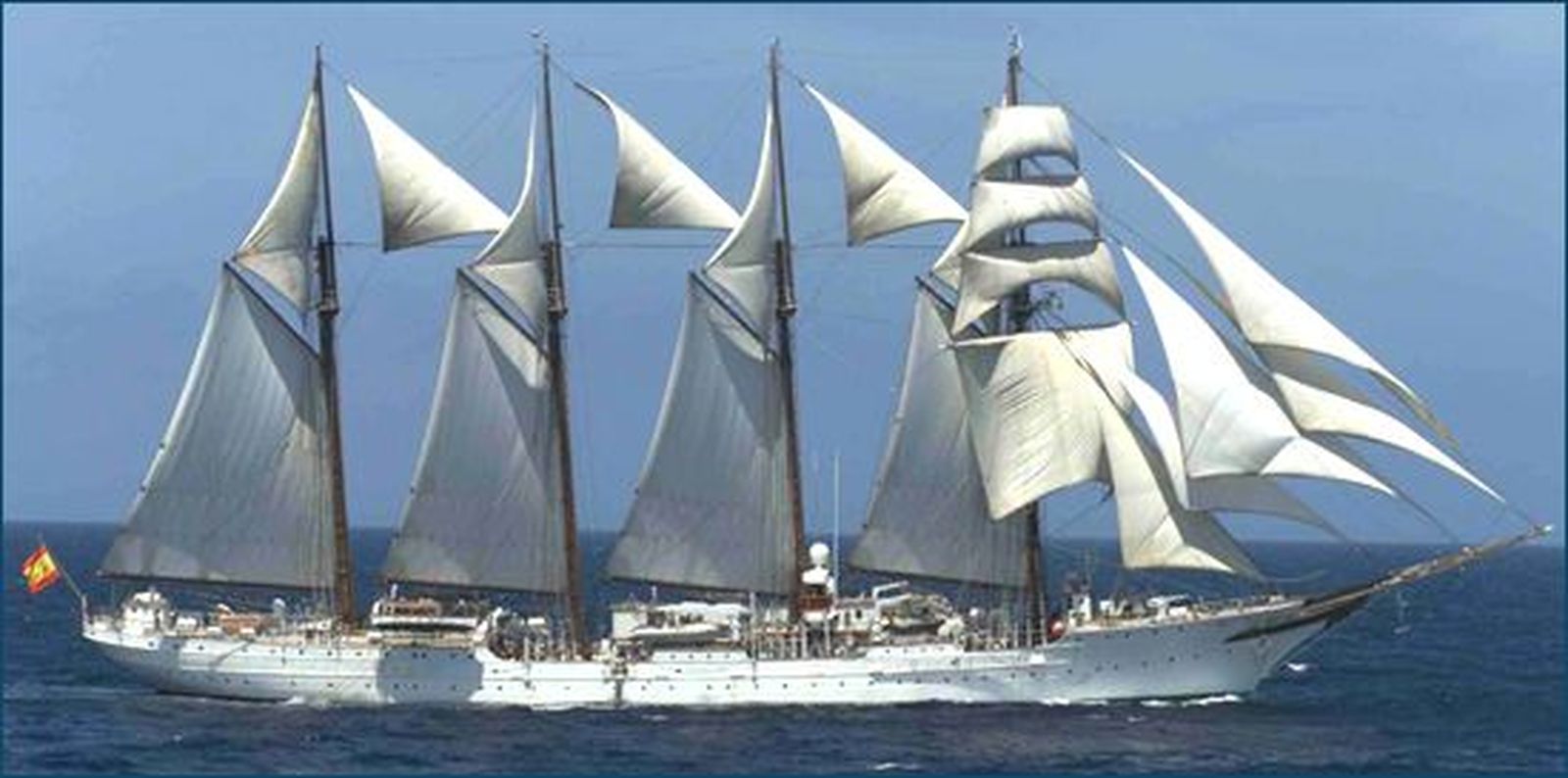 El 'Juan Sebastián Elcano' hace escala en Barcelona