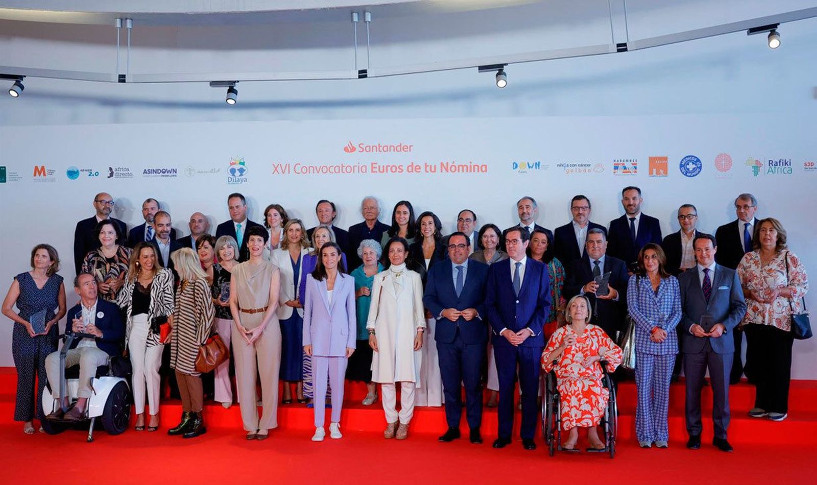 La Reina expresa su "gratitud, admiración y respeto" a las personas que luchan por mejorar la sociedad