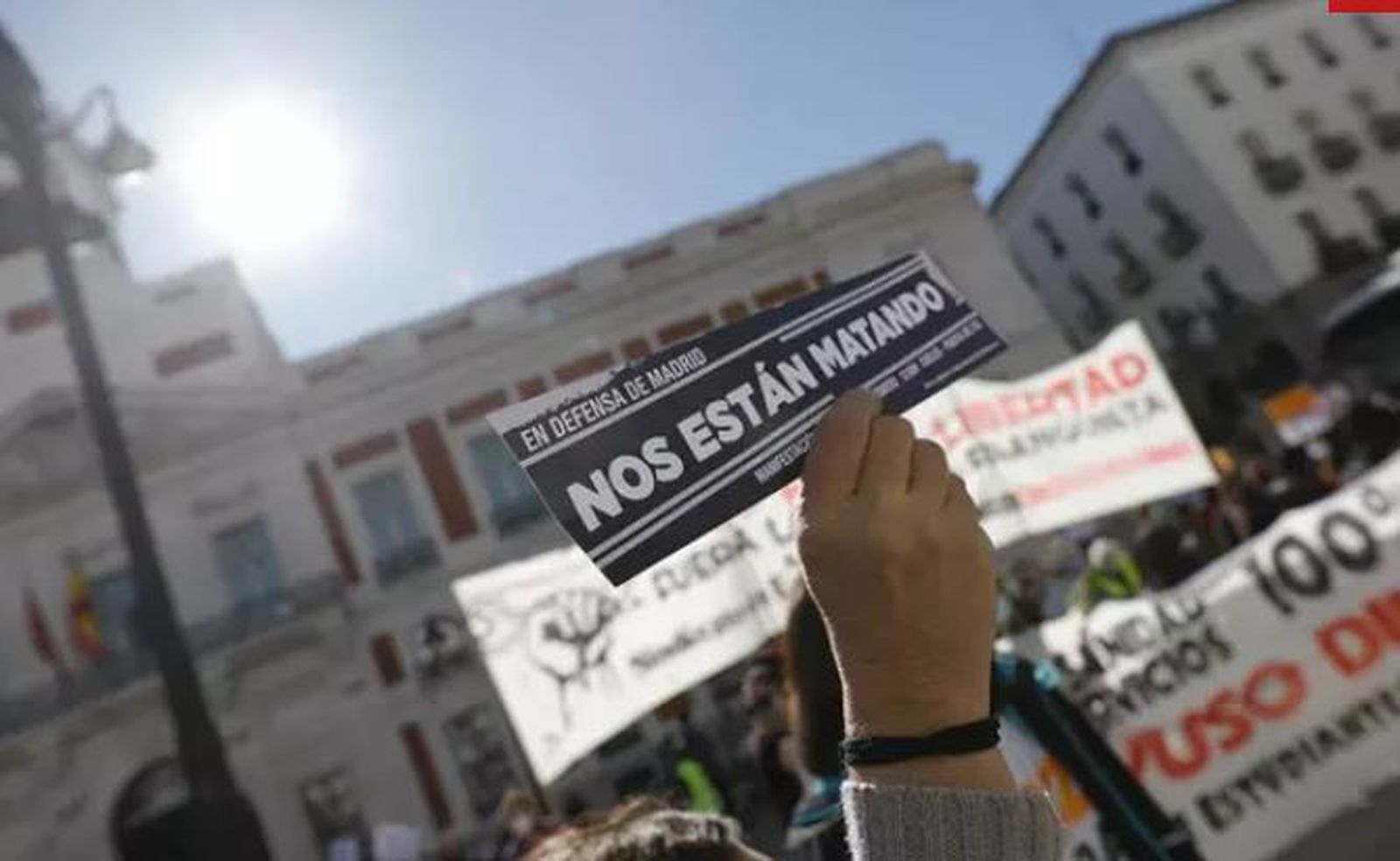 Decenas de personas se reúnen en Callao, pese a la prohibición de la concentración