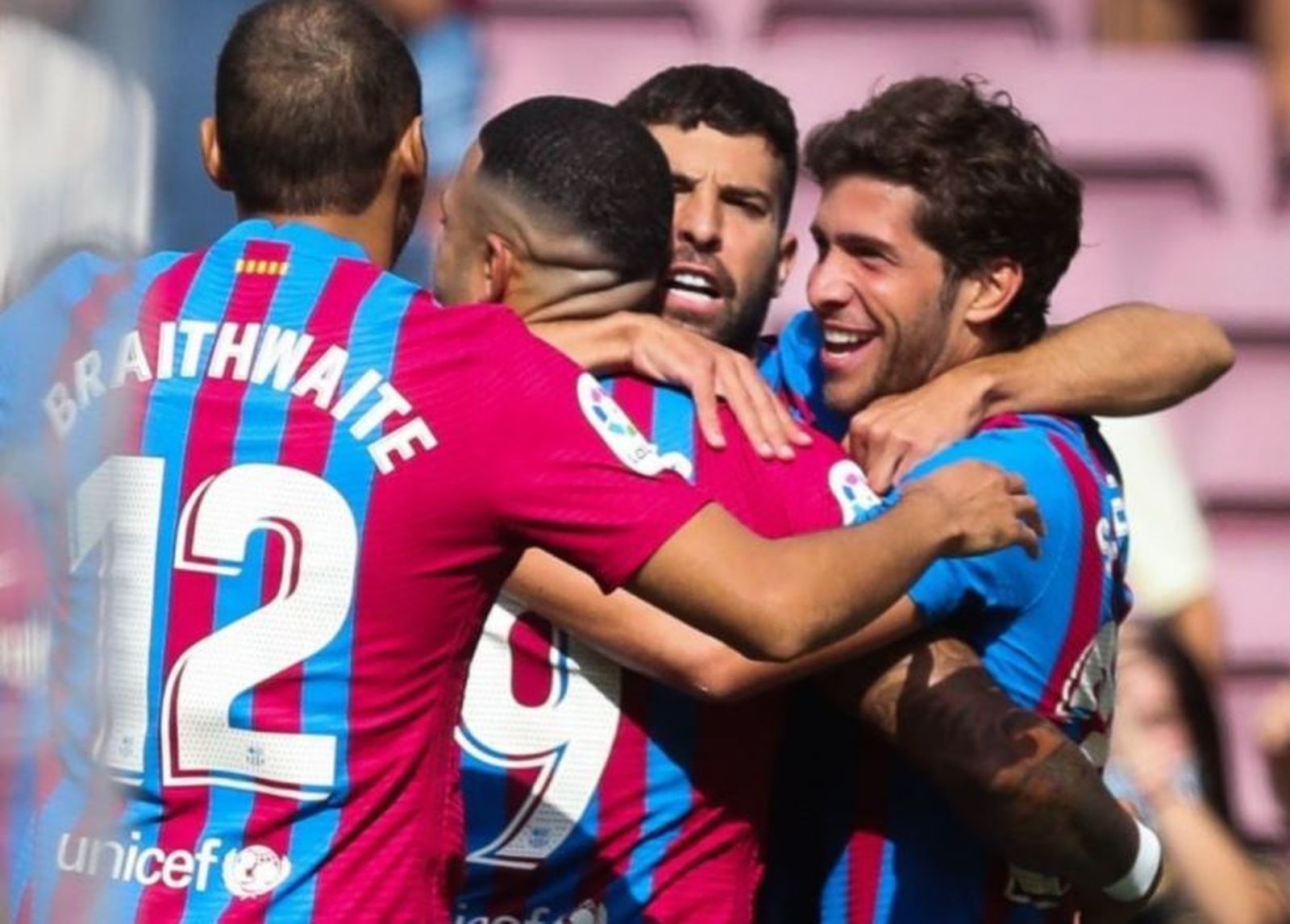 2-1. Memphis da el triunfo a un Barcelona inseguro
