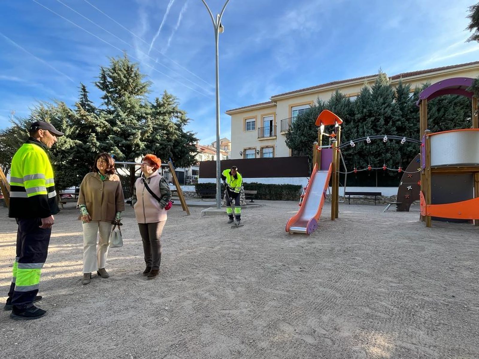 Visita municipal a las obras del parque de El Calvario Perales de Tajuña