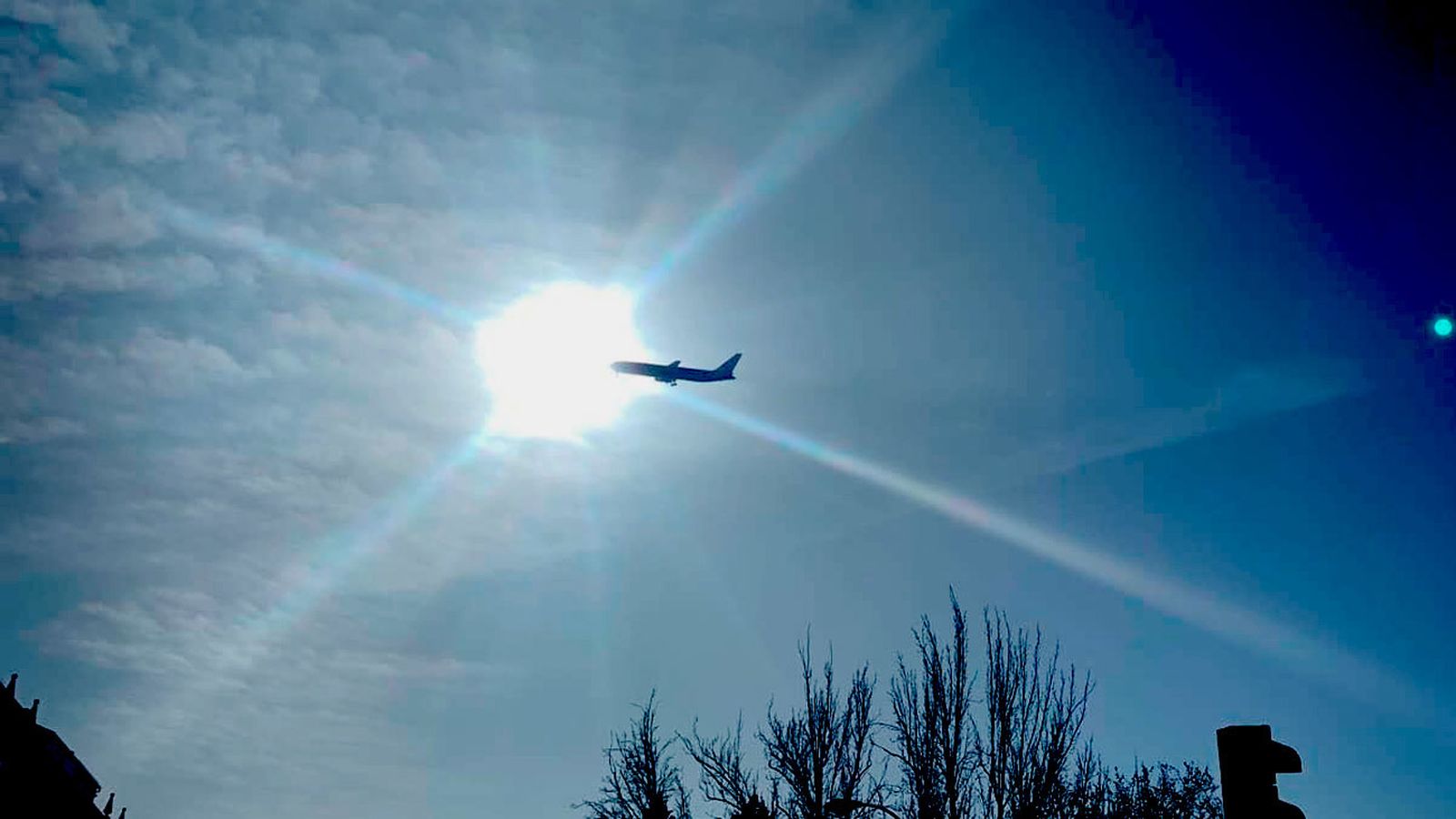 Así va a ser el aterrizaje en barajas de precaución del avión averiado